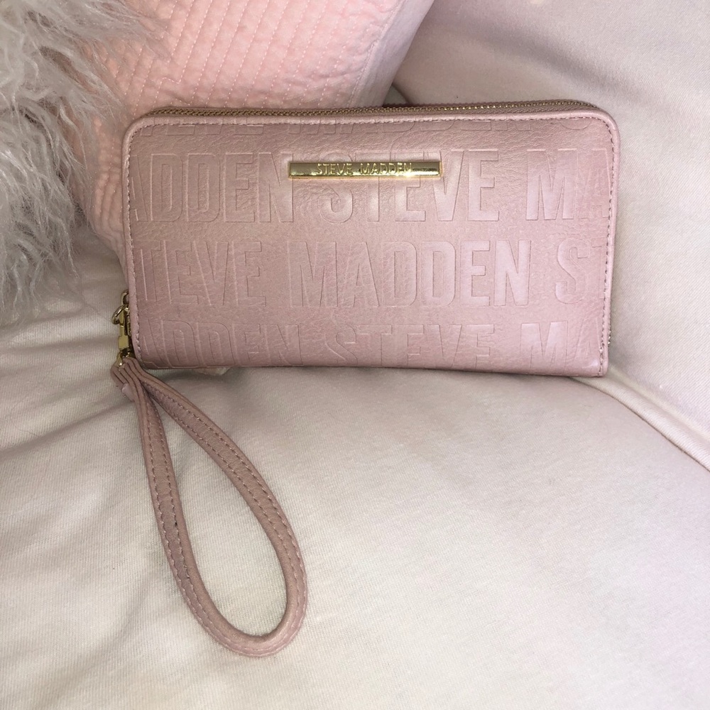 Steve Madden Wristlet